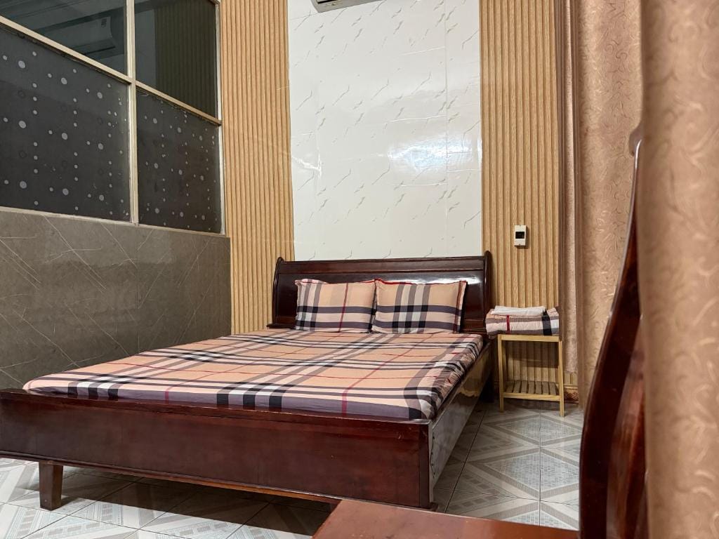 Happy Motel — 2
