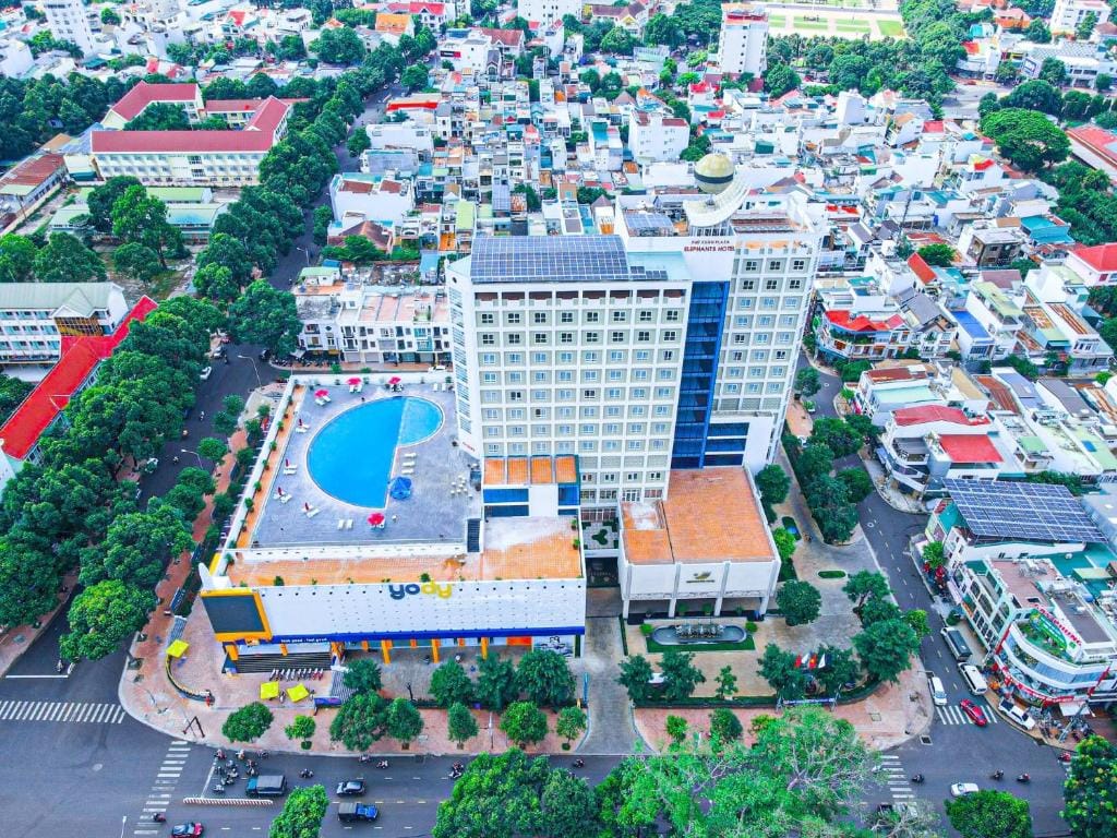 Elephants Hotel — 1