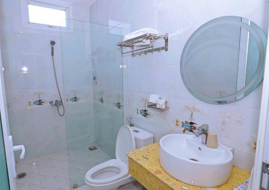 Hung Vuong Hotel — 3