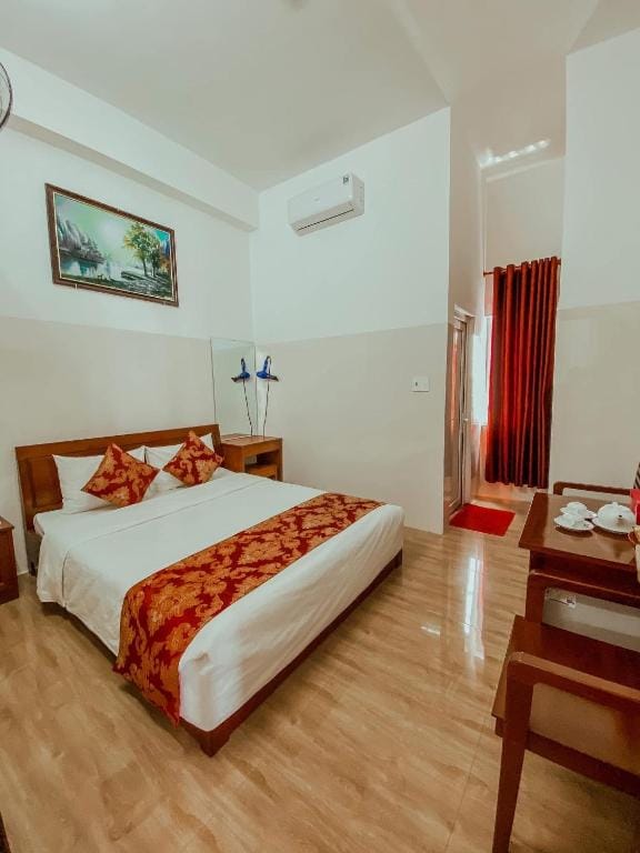 KHÁCH SẠN MỸ NGỌC — 2