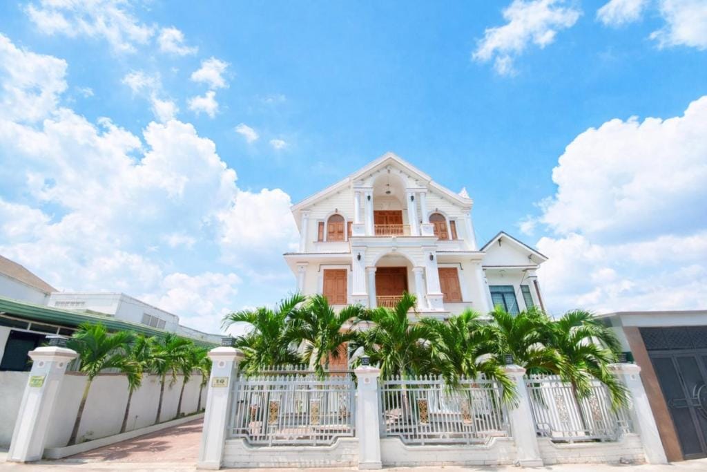 Nam Sơn Hotel Dak Lak — 1