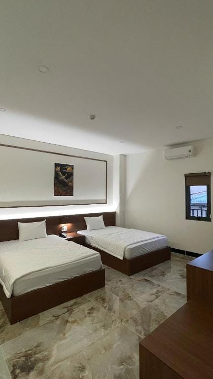 Khách Sạn Phượng Vĩ — 2