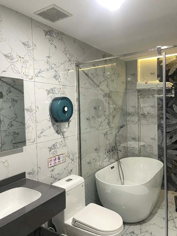 Khách Sạn Phượng Vĩ — 3