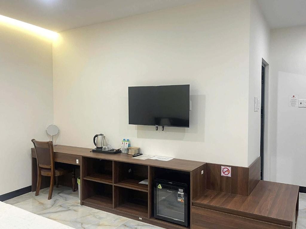 Khách Sạn Phượng Vĩ — 4