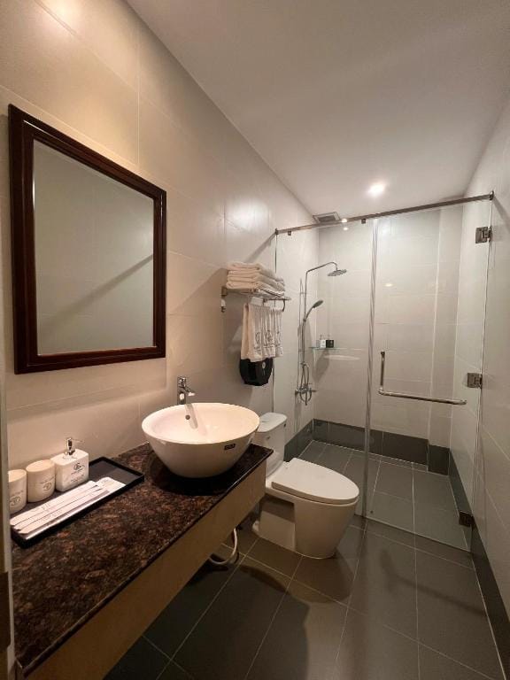 Glory Hotel — 2