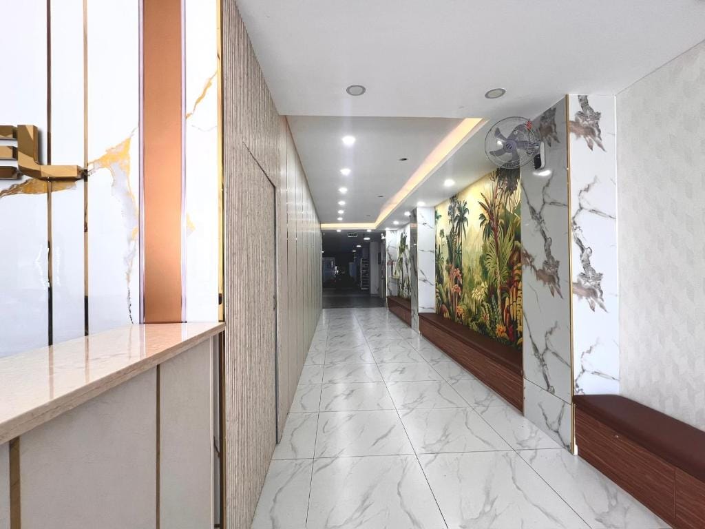 Glory Hotel — 3