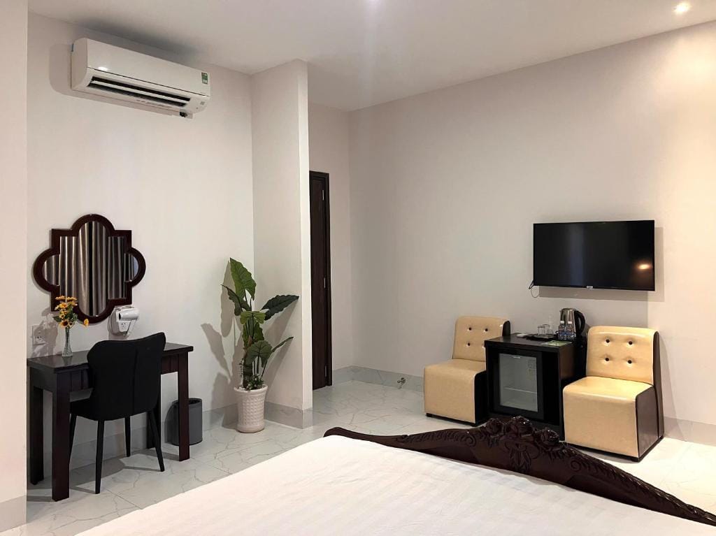 Glory Hotel — 4