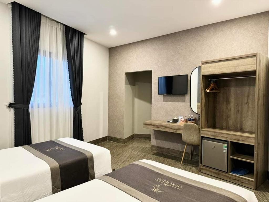 LION 6 HOTEL — 2