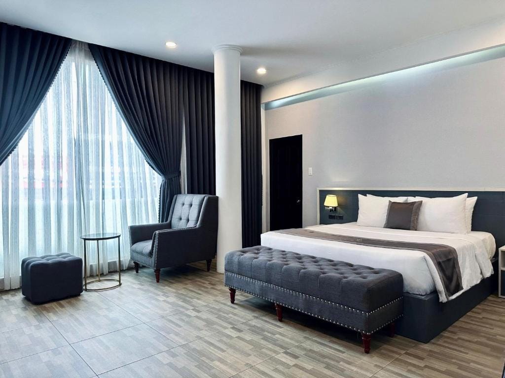 LION HOTEL — 1
