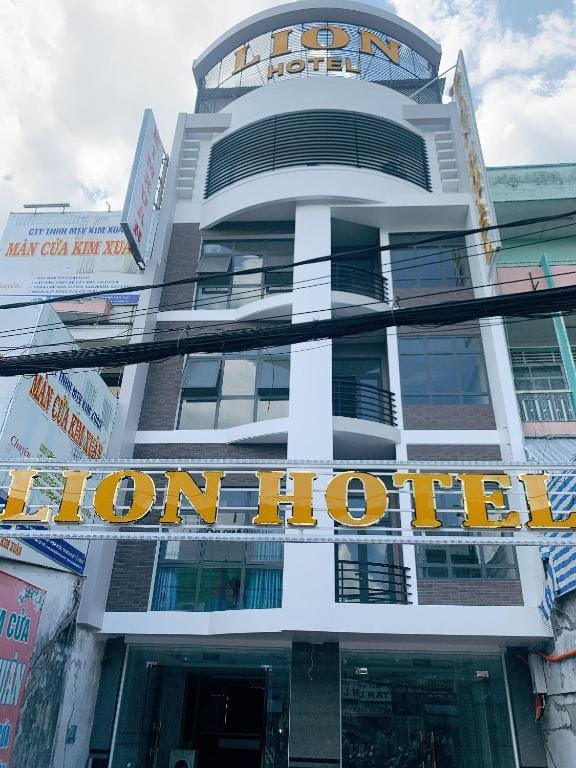 LION HOTEL — 5