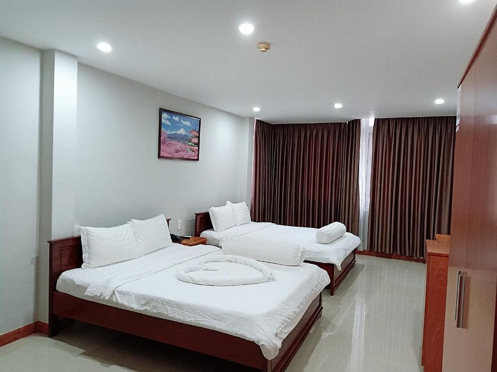 Rich Hotel — 1