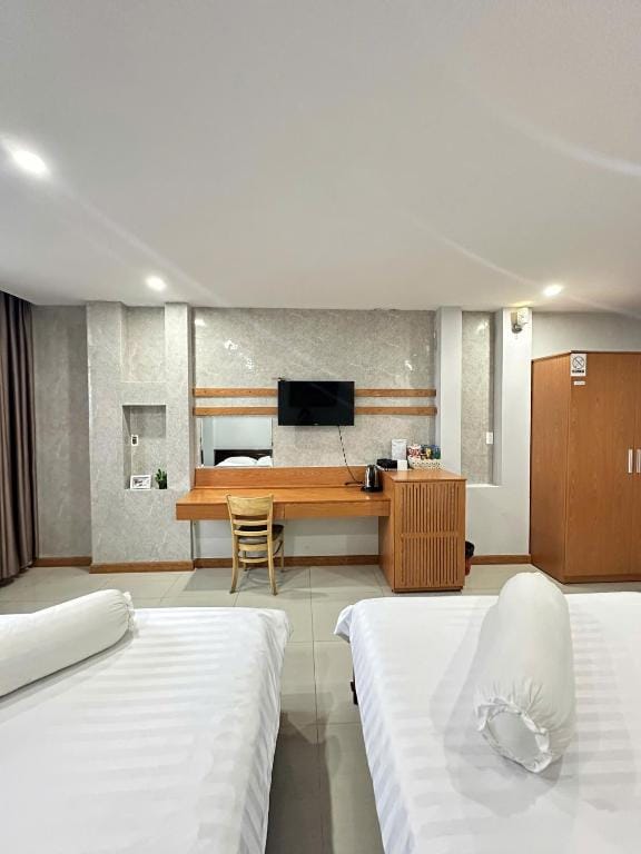 Rich Hotel — 2