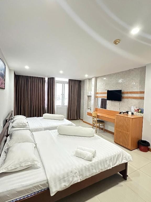 Rich Hotel — 5