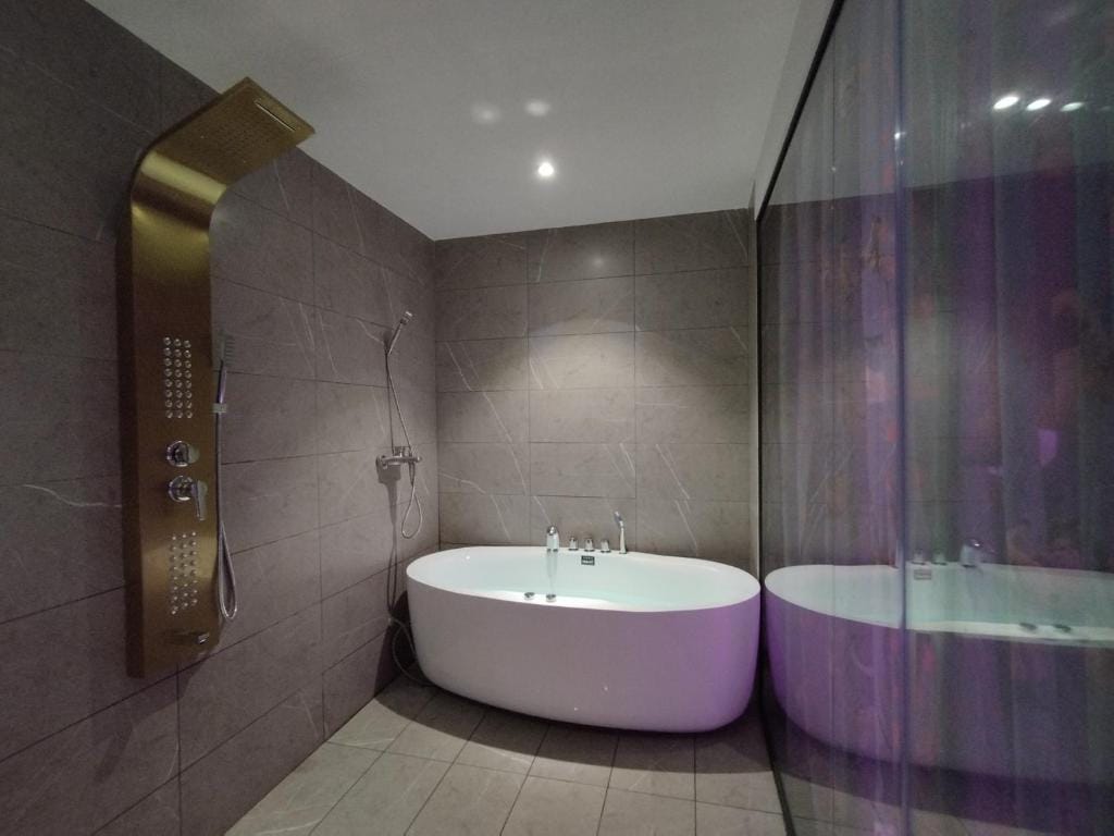 Tina 5 hotel — 5
