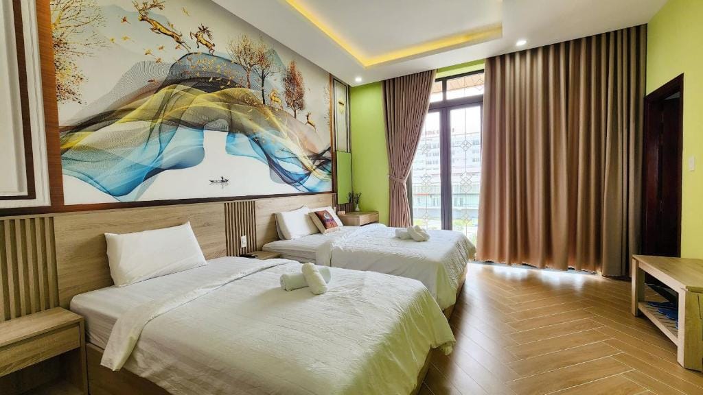 Trung Đông Hotel — 5