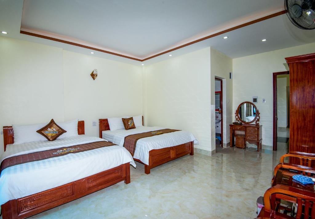 Ngoc Lan Hotel — 2