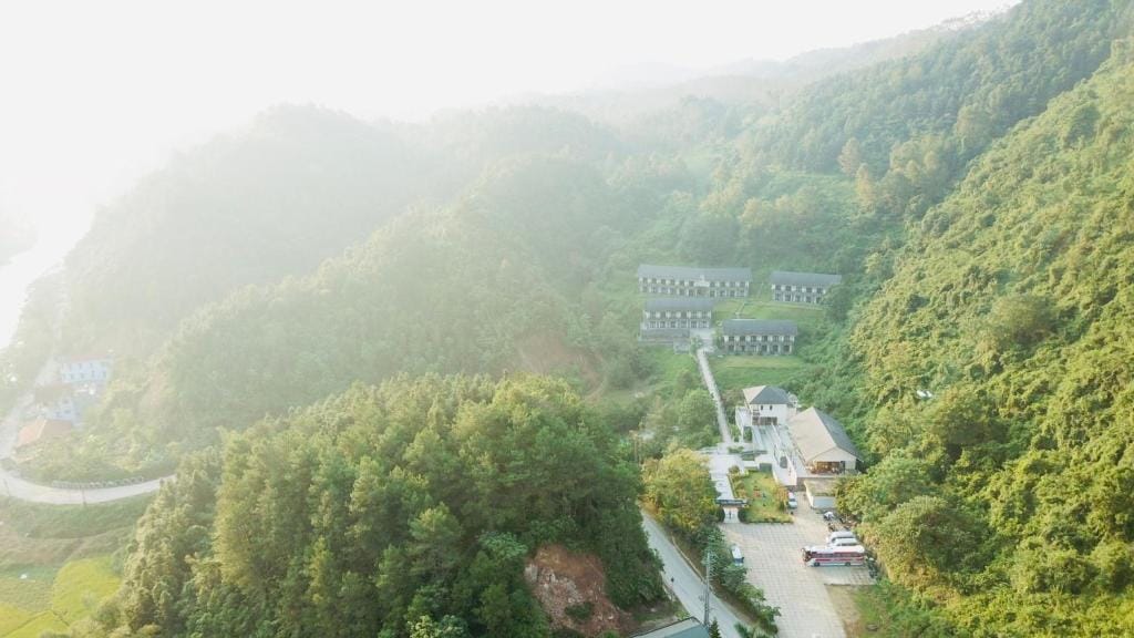 Sài Gòn - Bản Giốc Resort
