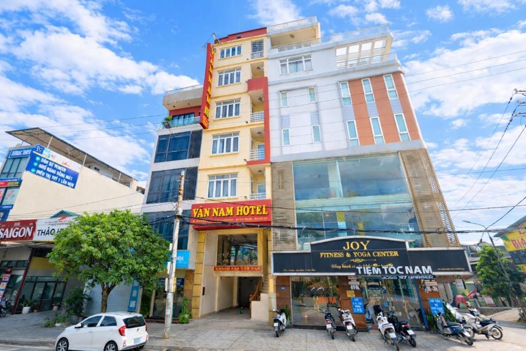 Vân Nam Hotel — 1