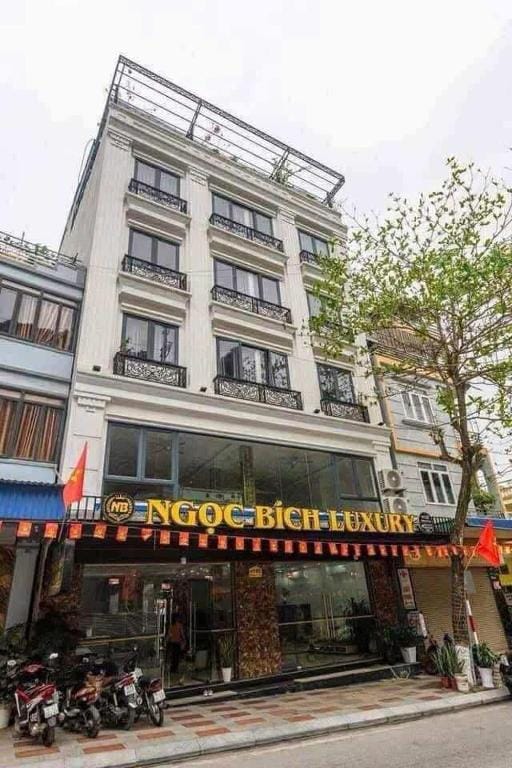Ngọc Bích Luxury — 1
