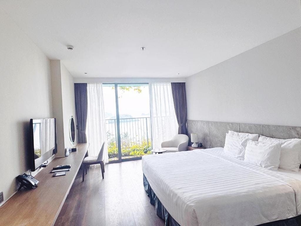 SeaView Apartment with Super-King-bed and Bathtube in Flamingo CatBa Beach Resort — 1
