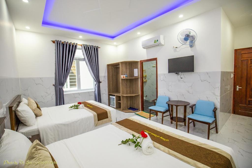Hưng Khánh Hotel — 1