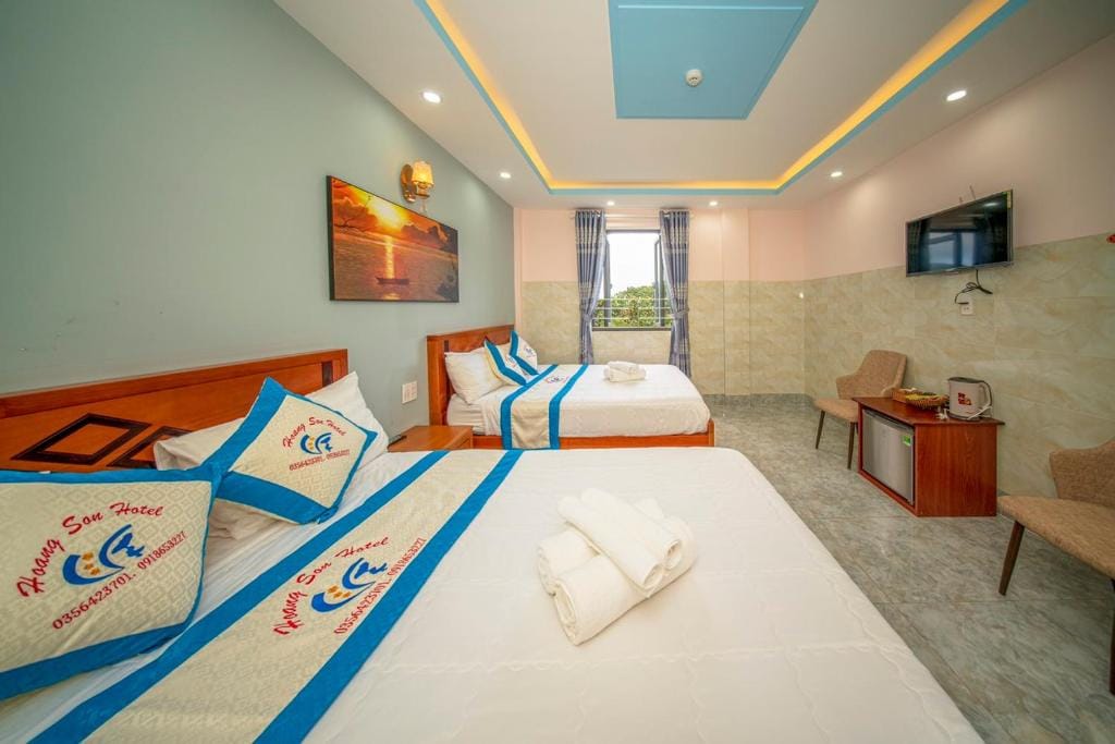 KHÁCH SẠN HOÀNG SƠN — 4