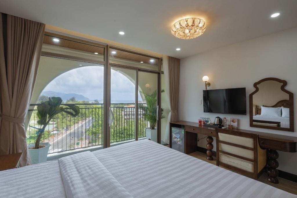 Maya Hotel 4 — 2