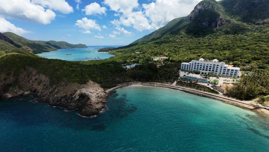 Orson Hotel & Resort Private Beach Con Dao - Snorkeling Turtle Release Tour