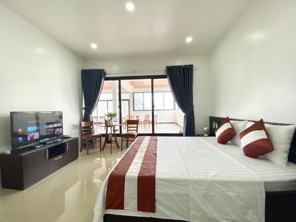 Thăng Long Hotel — 3