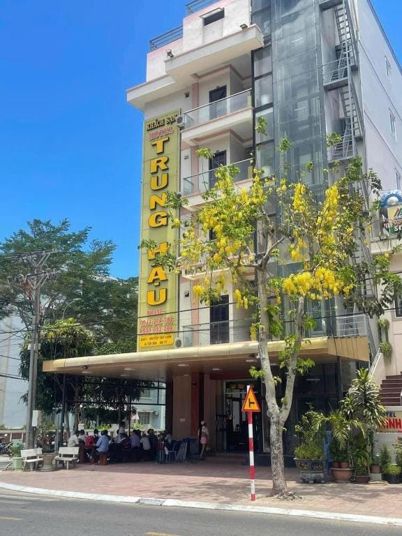 Trung Hậu Hotel — 1
