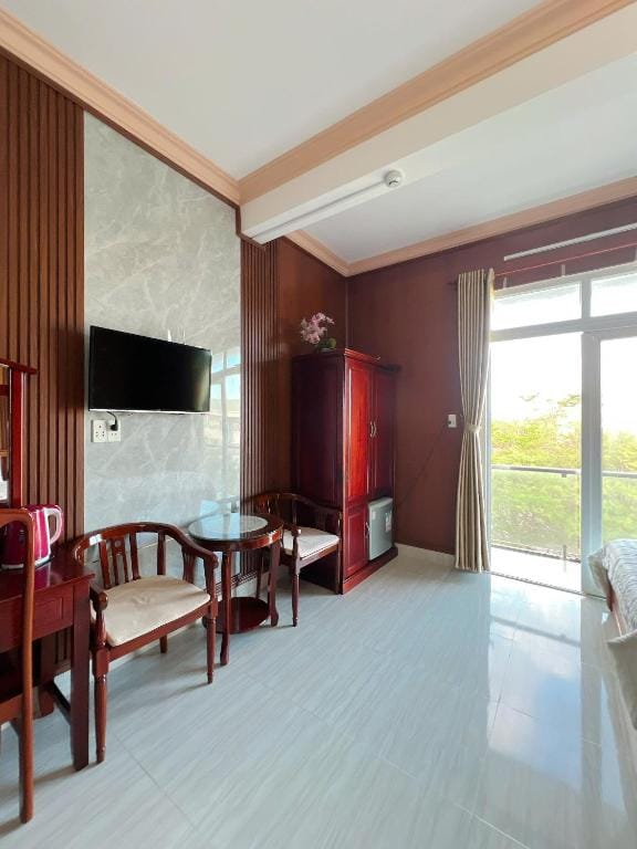 Trung Hậu Hotel — 2