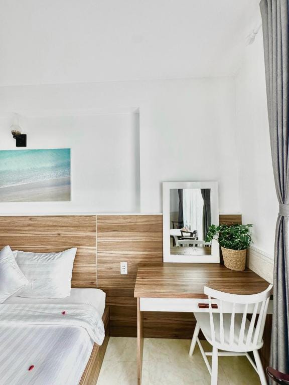 Tuấn Ninh Hotel I — 1