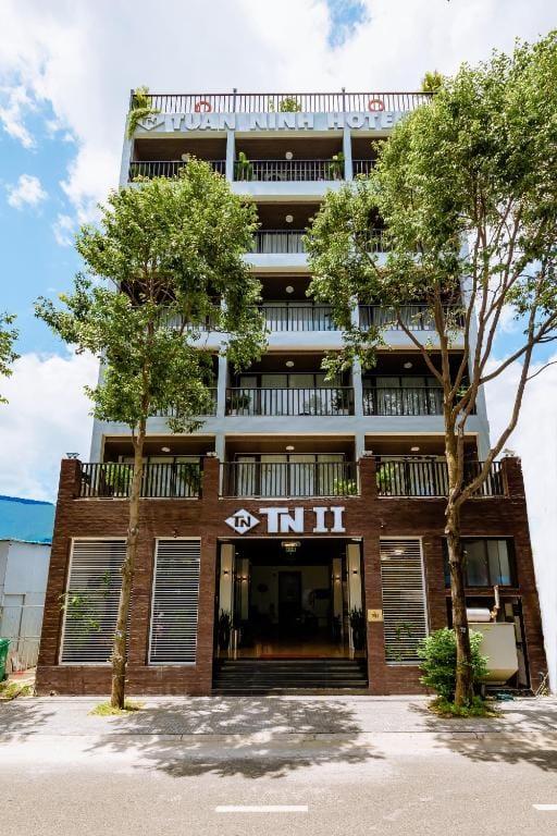 Tuấn Ninh Hotel II — 1