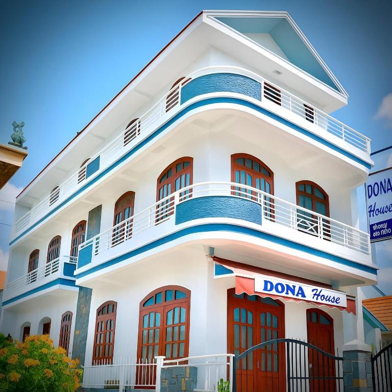 Dona Hotel — 1
