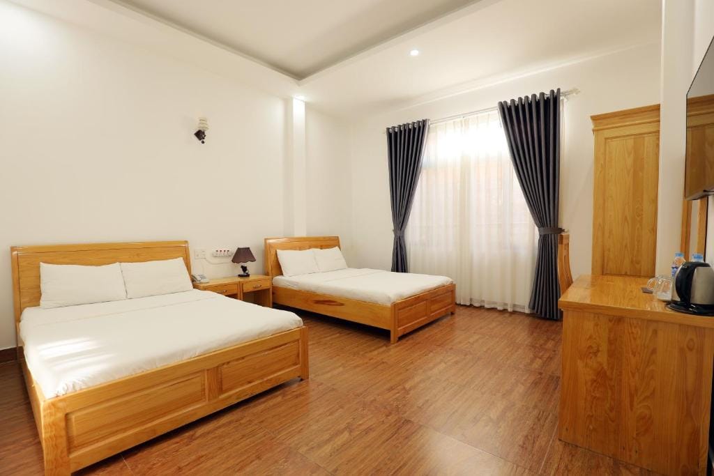 Maxim Hotel — 2