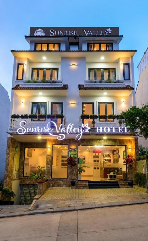Sunrise Valley Dalat Hotel — 1