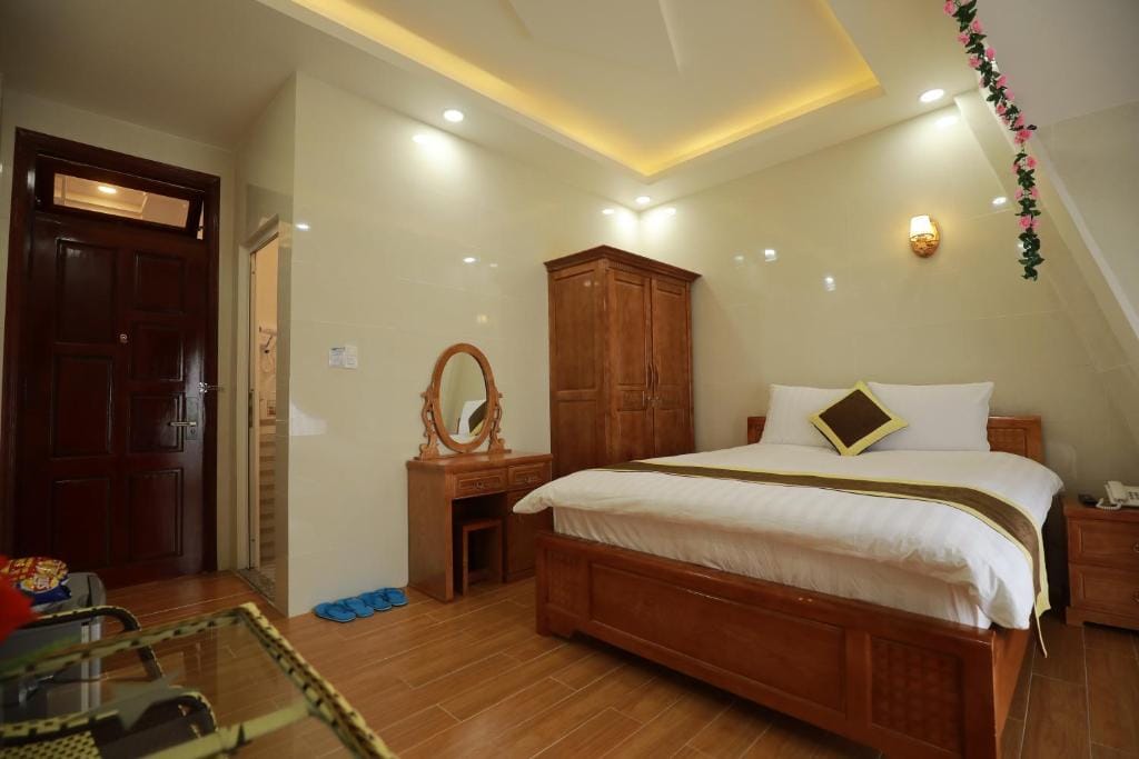 VES - PA Luxury Hotel — 2
