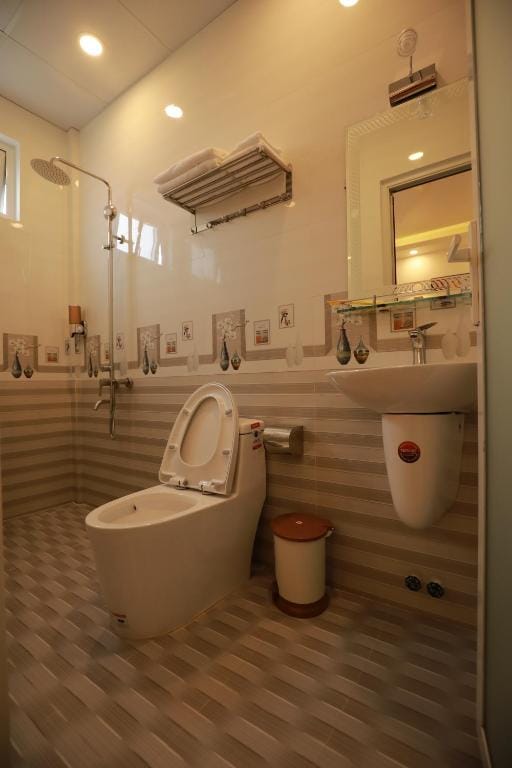 VES - PA Luxury Hotel — 3