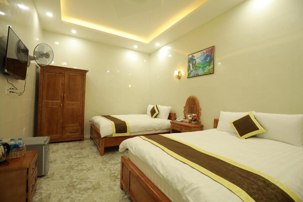 VES - PA Luxury Hotel — 4