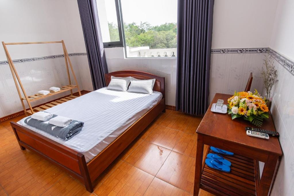 Hotel Hoa Cúc Phương Dĩ An - Bình Dương — 2