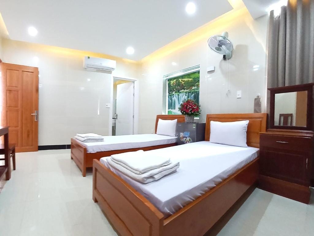 KHÁCH SẠN CÚC PHƯƠNG — 2