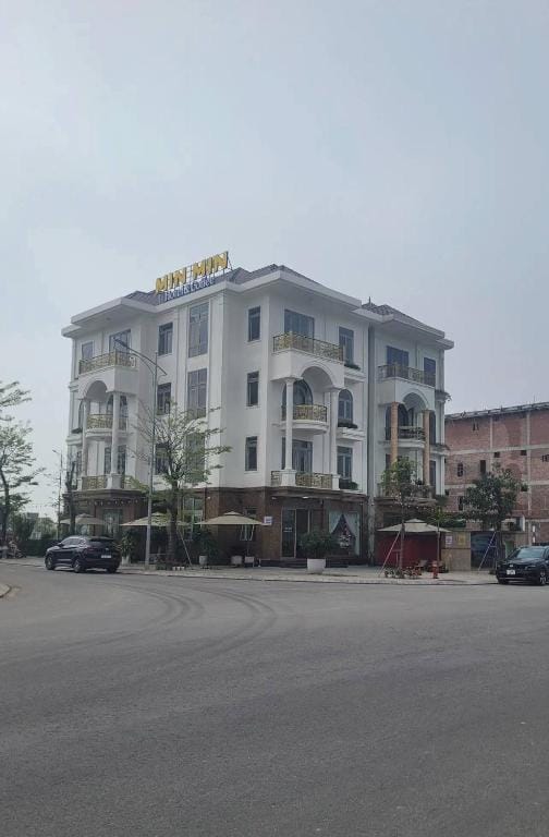 Min Min Hotel — 1