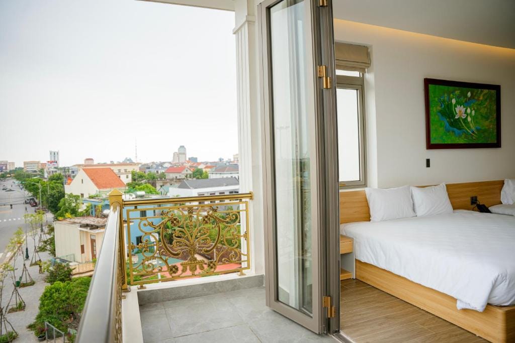 Min Min Hotel — 2