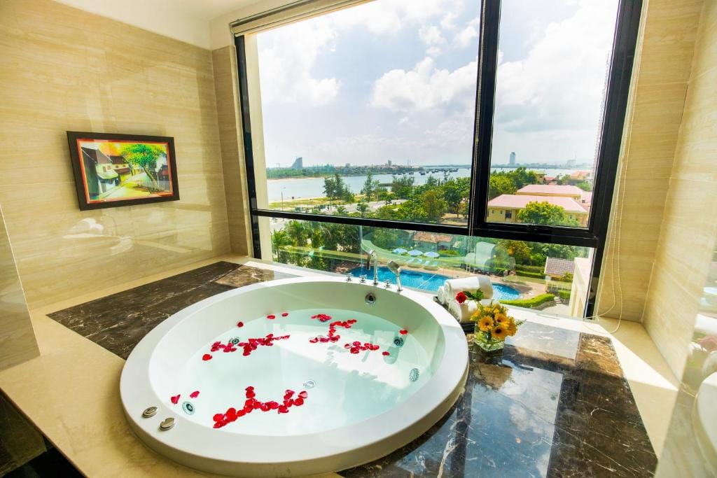 Muong Thanh Holiday Quang Binh Hotel — 3
