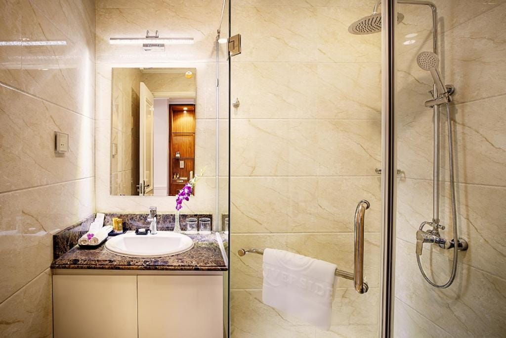 Riverside Hotel Quang Binh — 3