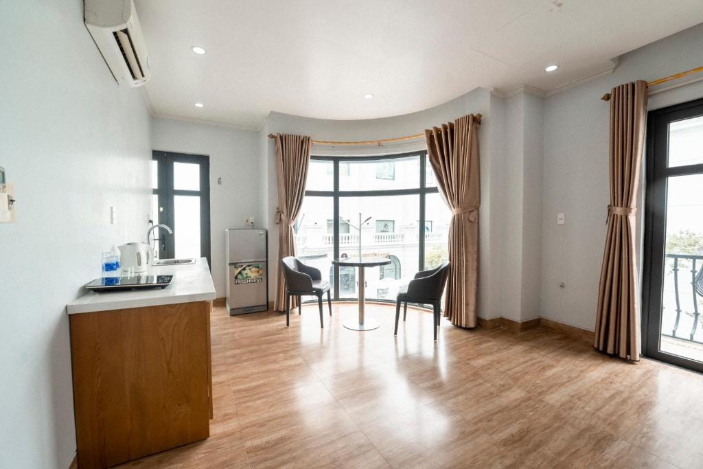 Riverside Row Apartment — 4