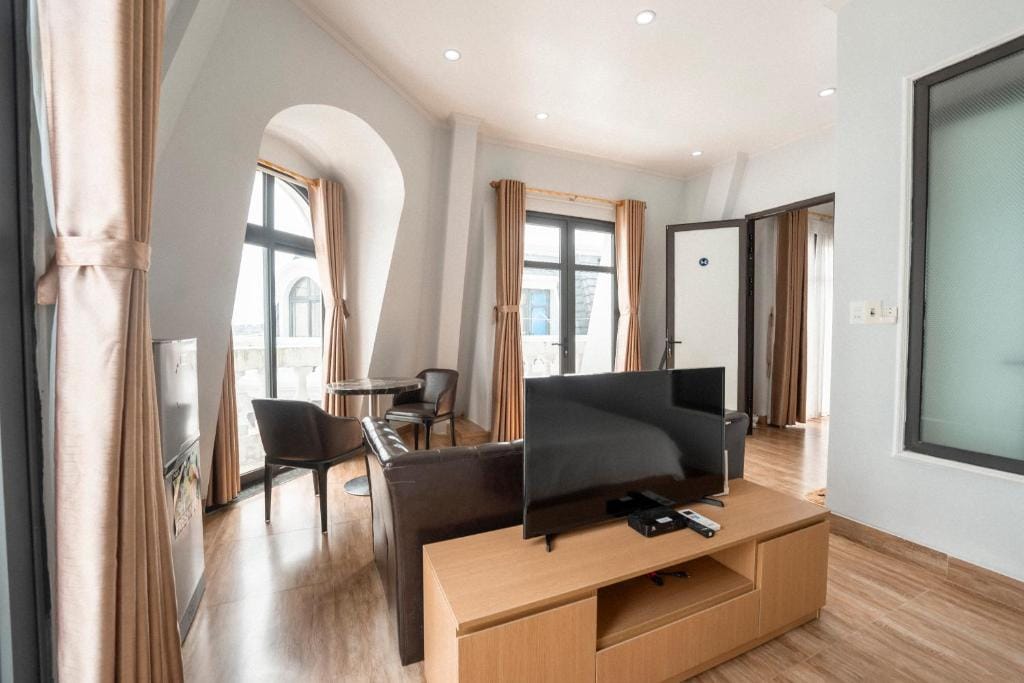 Riverside Row Apartment — 5