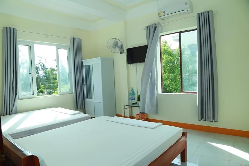 View Nhat Le Beach Hotel — 4