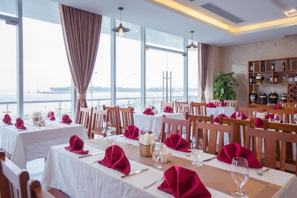 Vinh Hoang Hotel — 2