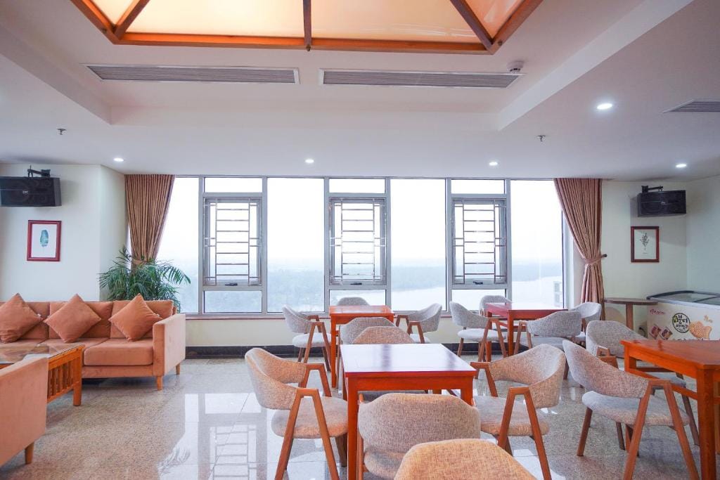 Vinh Hoang Hotel — 3